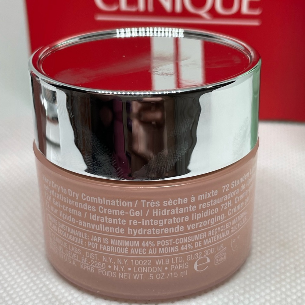Clinique 4 piece set black mascara bare pop lipstick moisturizer & scrub cream - Picture 11 of 16